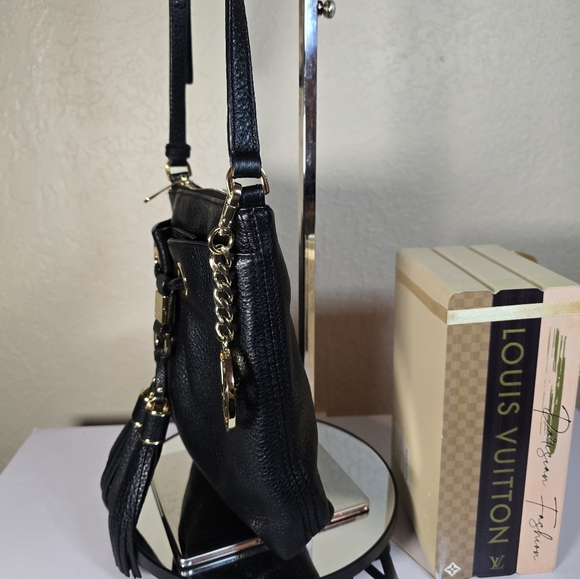 ⭐️Michael Kors Black Leather Tassle Crossbody with Dust Bag - Picture 4 of 16